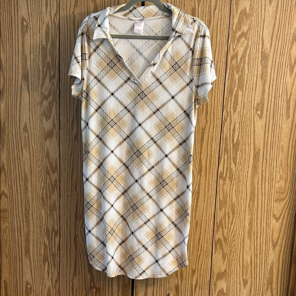 No Boundaries Plaid Dress in Cream and Tan (Women’s XL/Juniors 3X)